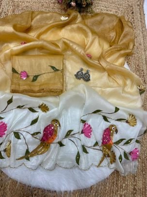 Aabha Gold Crush Handcrafted Brush Print Saree
