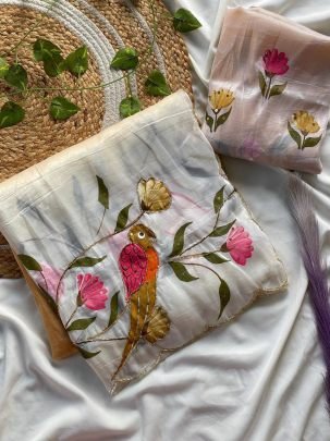 Aabha Gold Crush Handcrafted Brush Print Saree