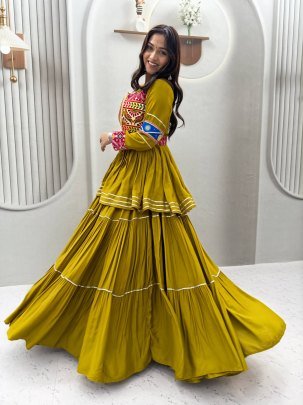 Royal Gamthi Koti Lehenga Choli Set