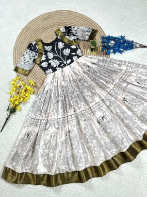 Telugu Bigg Boss fame Ritu Choudhary Dress